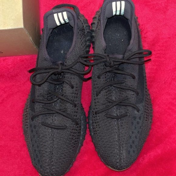 Yeezy Boost 350 V2 - Picture 3 of 9